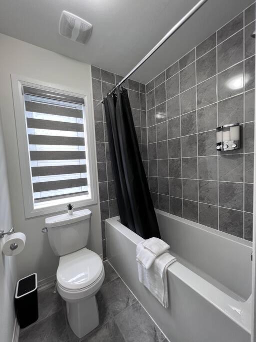 Brand New 4 Bedroom Villa By Hamilton Airport! Екстериор снимка