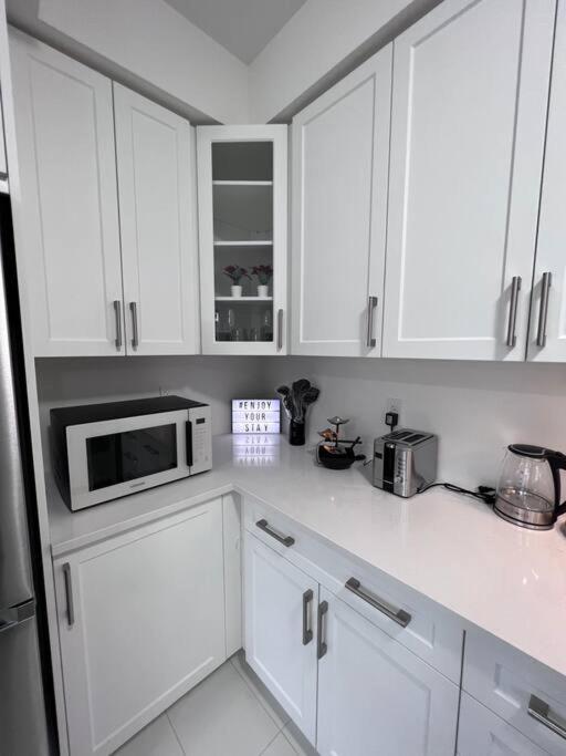 Brand New 4 Bedroom Villa By Hamilton Airport! Екстериор снимка