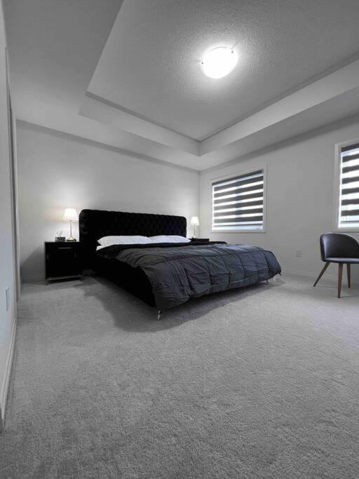 Brand New 4 Bedroom Villa By Hamilton Airport! Екстериор снимка