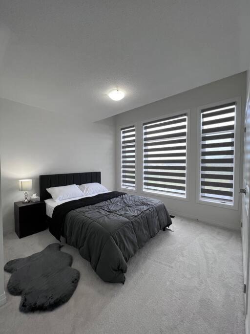 Brand New 4 Bedroom Villa By Hamilton Airport! Екстериор снимка