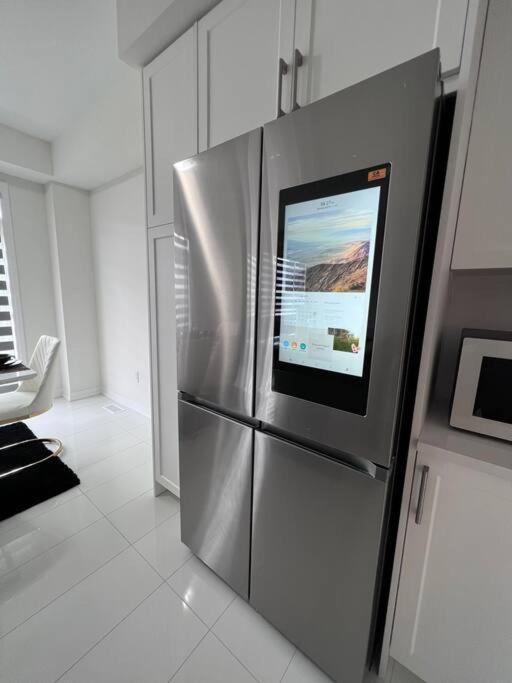 Brand New 4 Bedroom Villa By Hamilton Airport! Екстериор снимка
