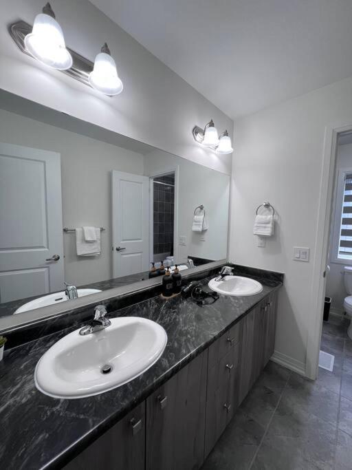 Brand New 4 Bedroom Villa By Hamilton Airport! Екстериор снимка