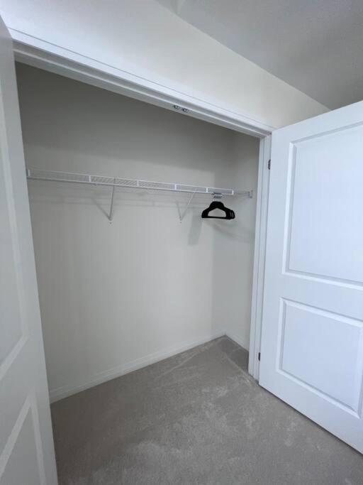 Brand New 4 Bedroom Villa By Hamilton Airport! Екстериор снимка