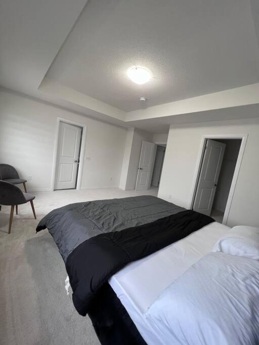 Brand New 4 Bedroom Villa By Hamilton Airport! Екстериор снимка
